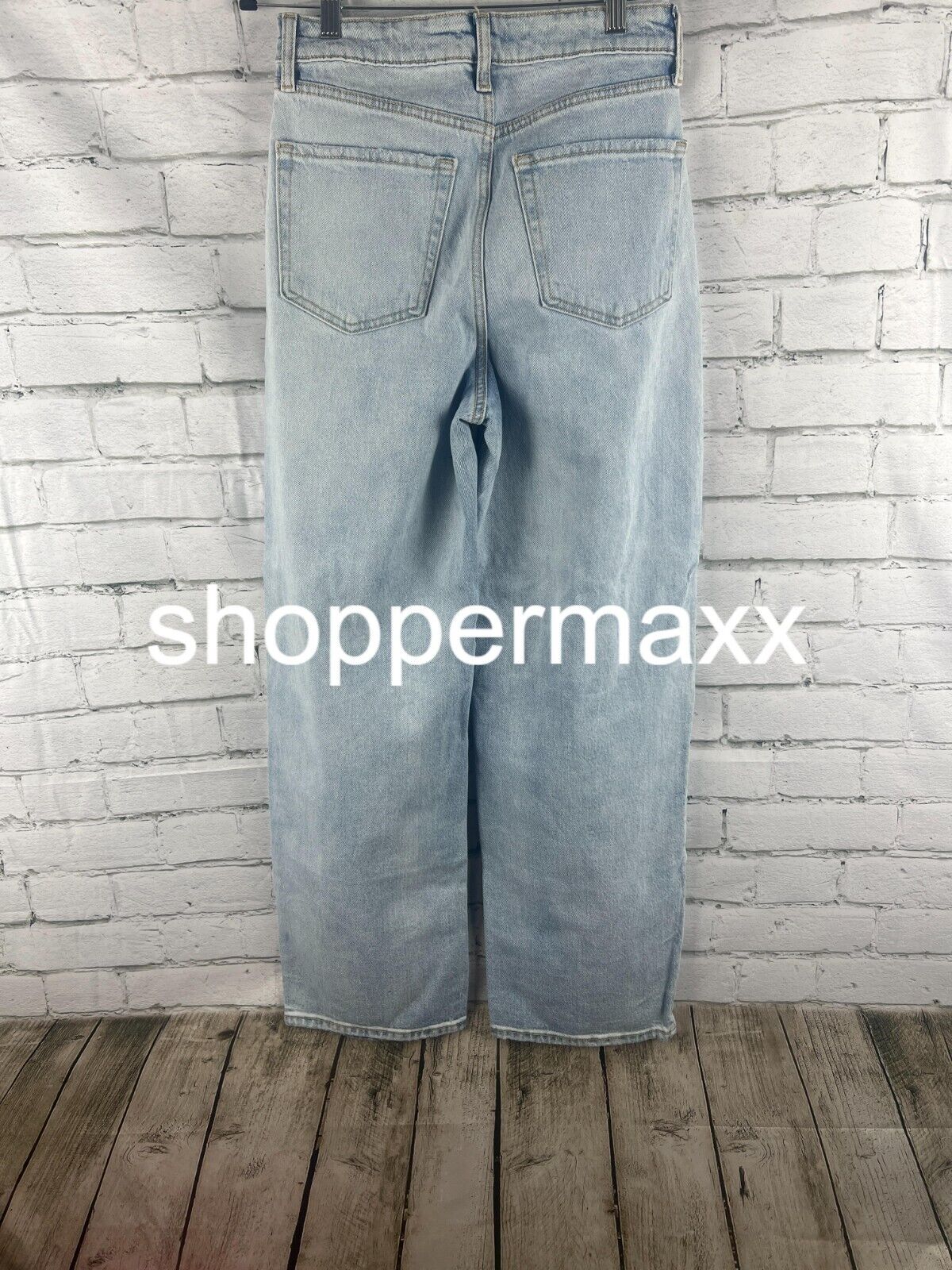 Wild Fable Women's Super-High Rise Baggy Distressed Jeans, Light Wash - Size 2